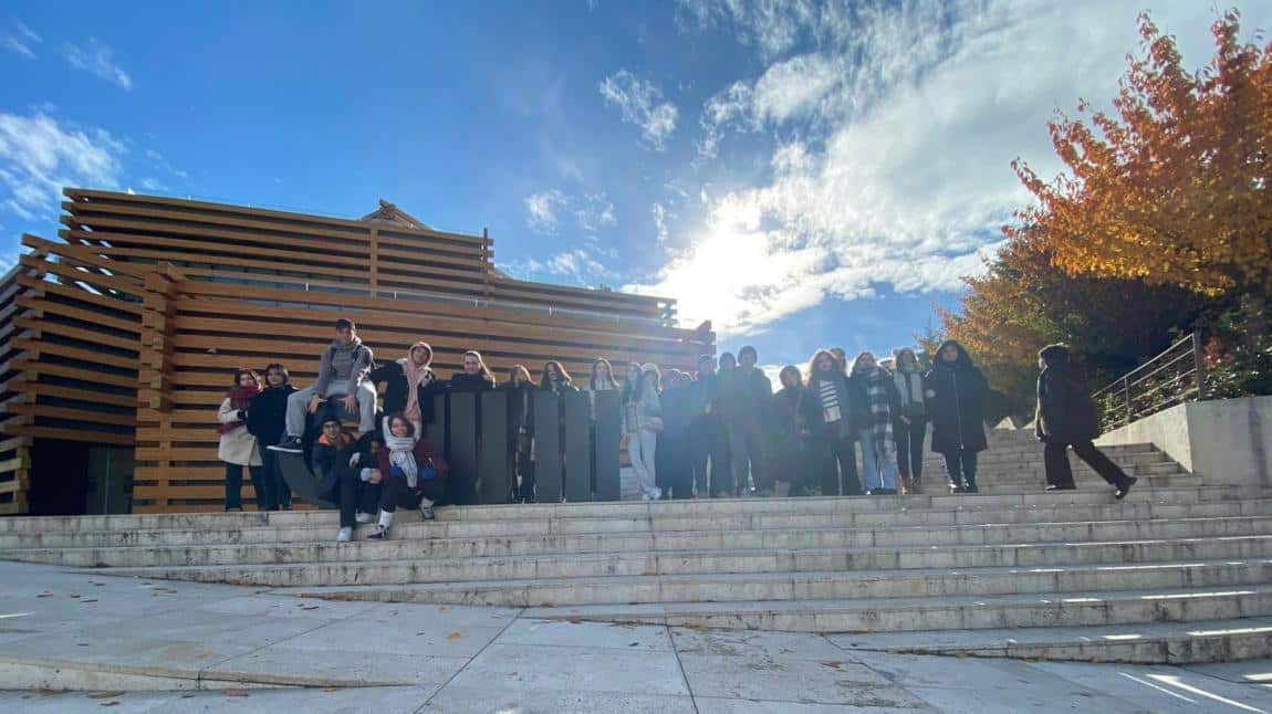 Eskişehir Anadolu Üniversitesi Güzel Sanatlar Fakültesi ve Konservatuar Bölümlerini ziyaret ettik.