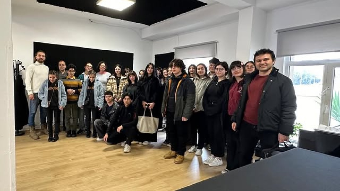 12.SINIF MÜZİK BÖLÜMÜ ÖĞRENCİLERİMİZLE MİMAR SİNAN ŪNİVERSİTESİ DEVLET KONSERVATUARINI ZİYARET ETTİK.
