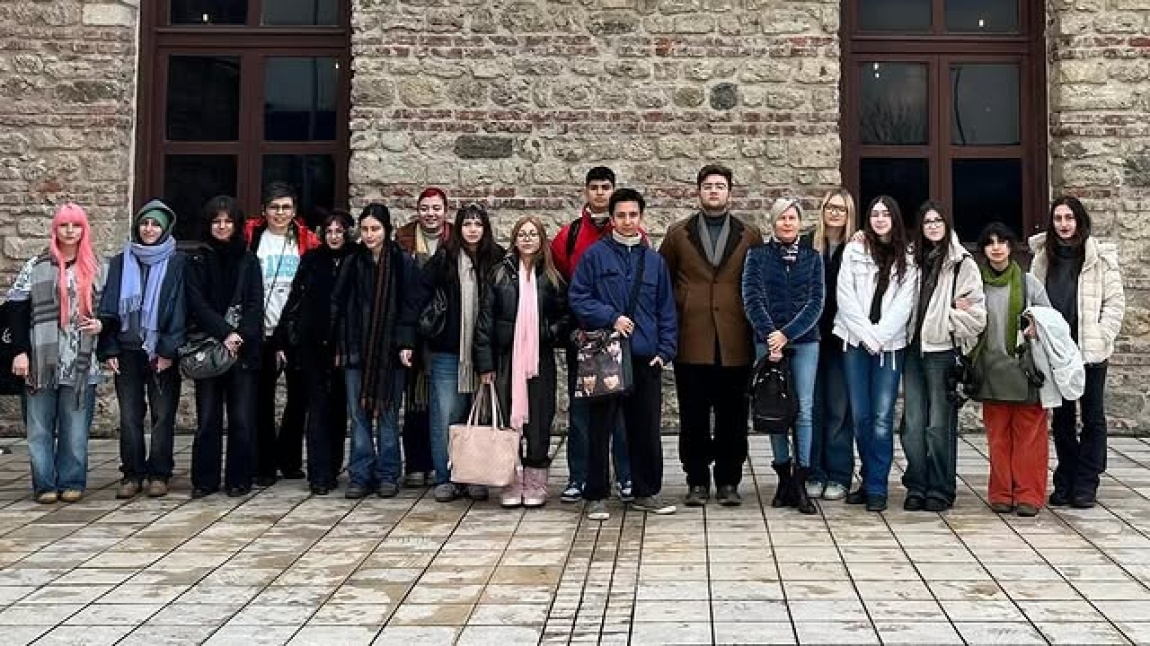 11. SINIF ÖĞRENCİLERİMİZLE ART İSTANBUL FESHANE'DE SERGİLENEN AHMET GÜNEŞTEKİN’İN ‘’KAYIP ALFABE” SERGİSİNİ ZİYARET ETTİK.